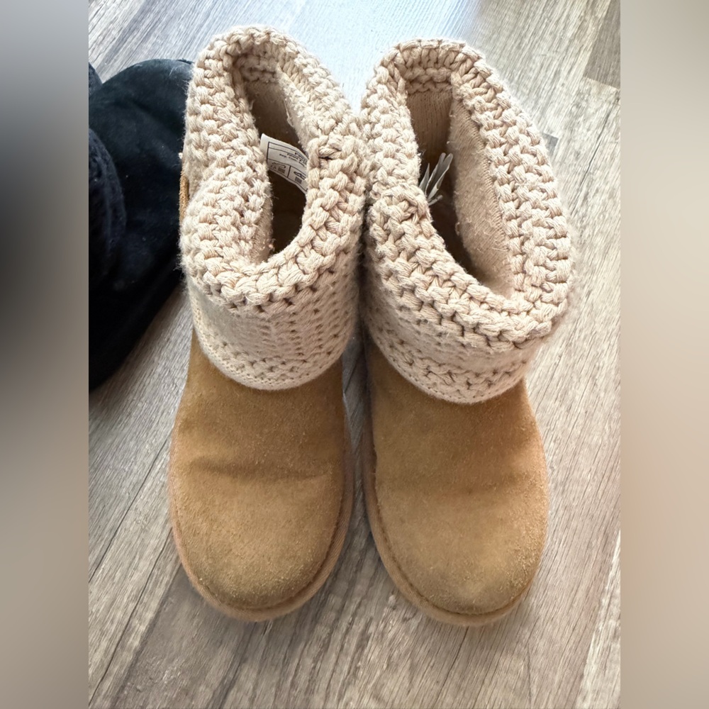 Uggs Girls Bundle Cozy Black Tan Size 13 kids - Picture 5 of 7